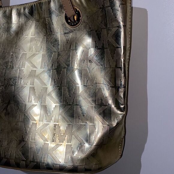 Michael Kors Women's Gold Monogram Logo Metallic Mirror Jet Set Tote Bag Medium - Picture 3 of 16